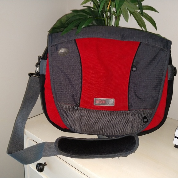 STM shoulder laptop bag - Picture 1 of 5